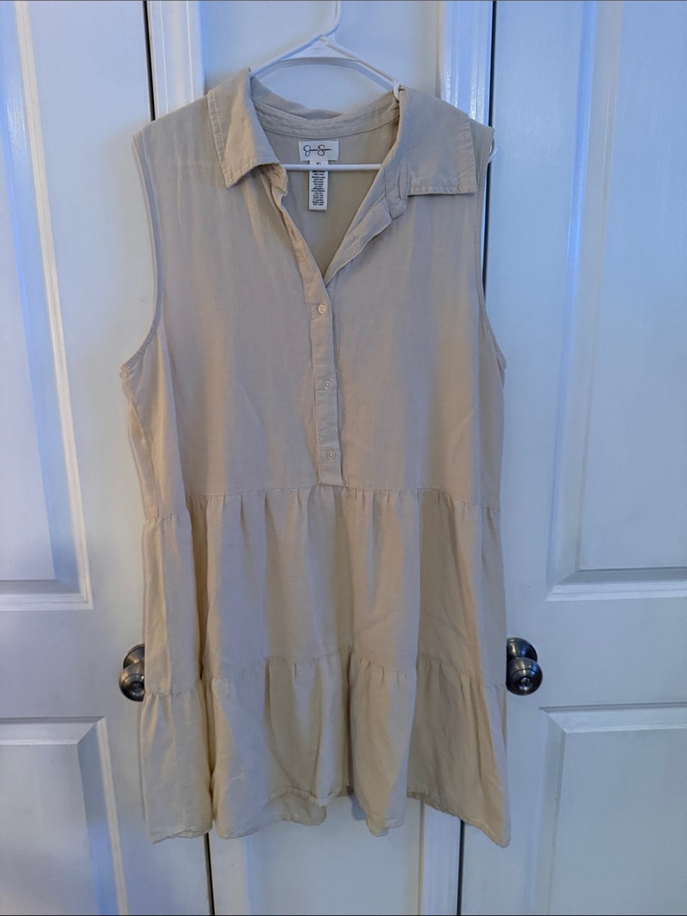Jessica Simpson Sleeveless Tiered Button-Front Tunic in Light Tan
